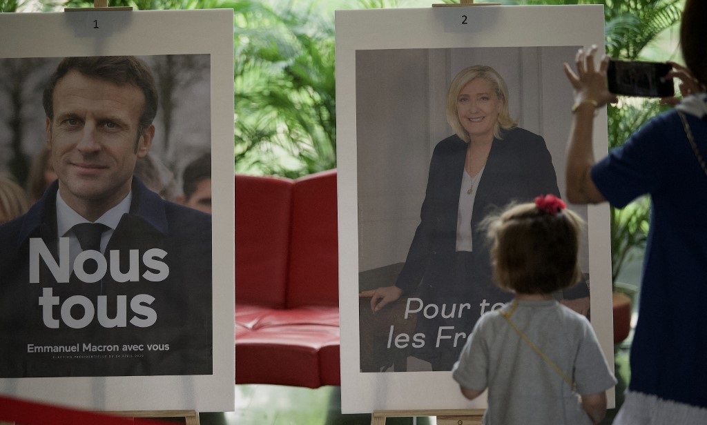 بدء التصويت بالجولة الثانية من الانتخابات الرئاسية في فرنسا