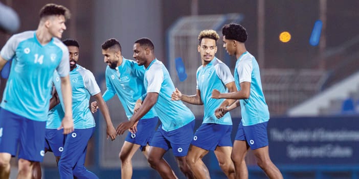 الهلال يبدأ اليوم تحضيراته للشارقة.. ويبحث عن نقطة ضمان المركز الأول