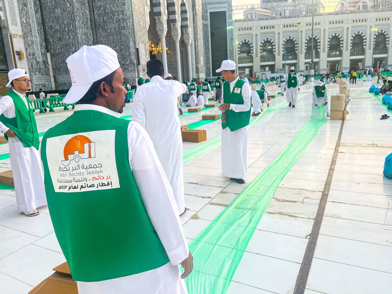 (بر جدة) تبدأ تنفيذ المرحلة الثانية من مشروع إفطار صائم داخل ساحات الحرم المكي