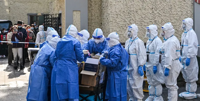 الصين تسجل 13 ألف إصابة بكورونا وأوميكرون ينتشر في 12 مقاطعة