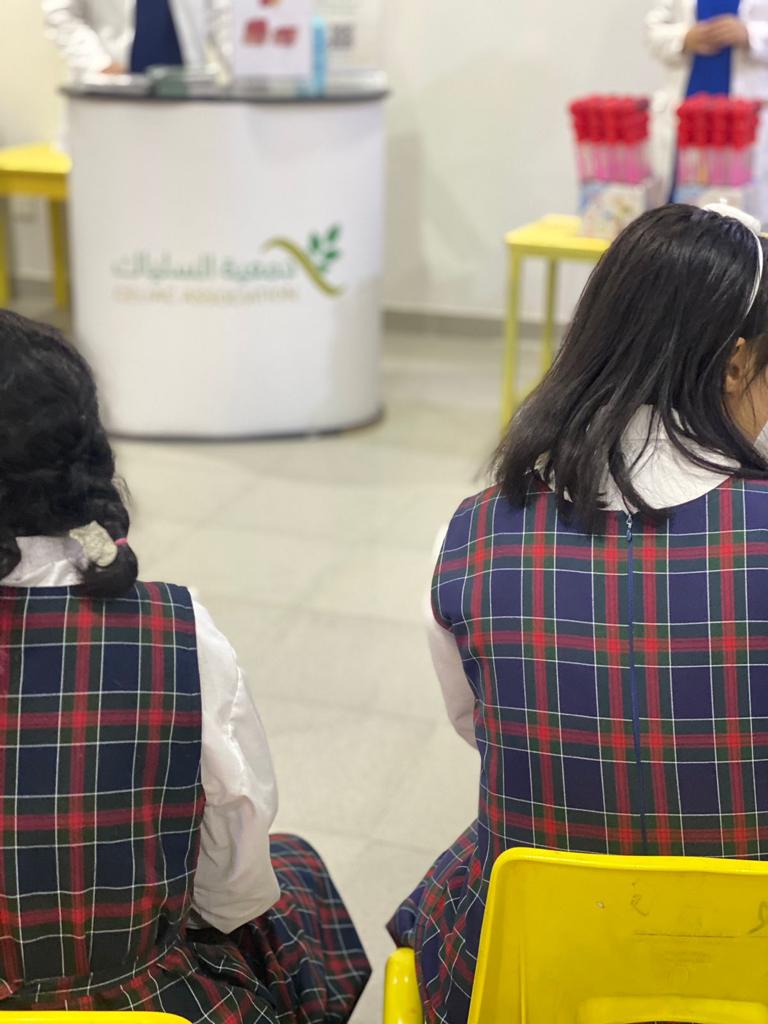 جمعية السلياك تثقف الاطفال والعائلات بركن توعوي تثقيفي في مركز تحدي متلازمة داون