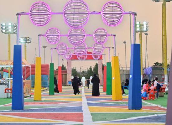 توافد آلاف الزوار لمهرجان أبوعريش للتسوُّق والترفيه