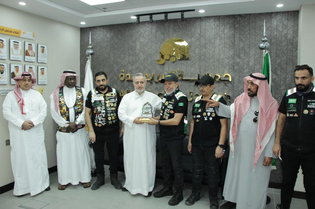 مجموعة من درَّاجي عسير ومحايل وبيشة وجيزان يزورون "بر جدة" لدعم العمل الاجتماعي التطوعي