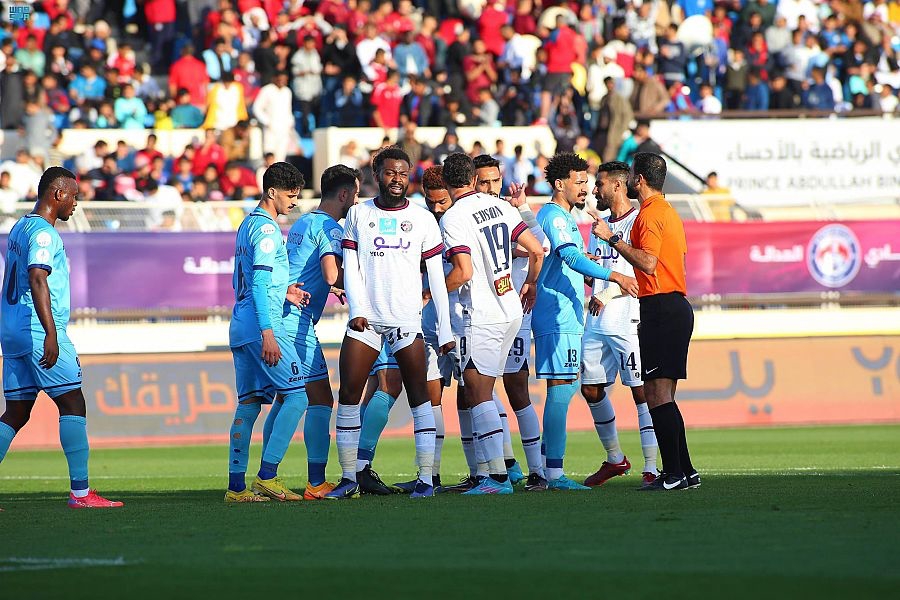 مواجهة العدالة والباطن تنتهي بالتعادل الإيجابي في دوري روشن السعودي