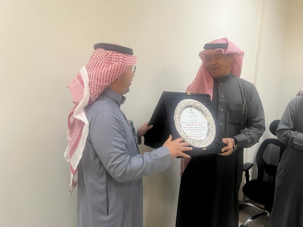مكافحة عدوى المنشأت الصحية تكرم الخويلد بمناسبة انتهاء عمله