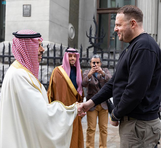 سمو وزير الخارجية يلتقي مدير مكتب الرئيس الأوكراني