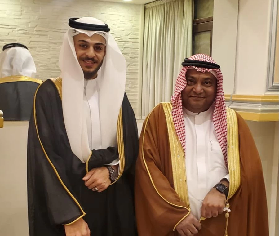 أويس الكسواني في القفص الذهبي