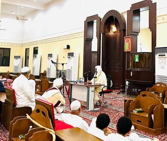 مركز الدعوة بمحافظتي الحُرث والمسارحة يقيم محاضرة دعوية