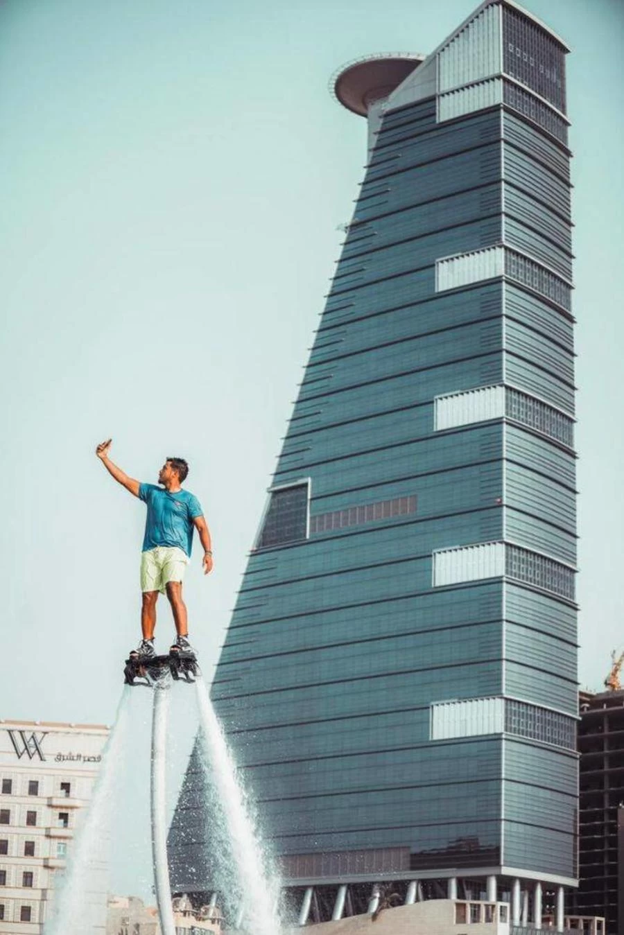  حوار رياضي : مع نجم الفلاي بورد السعودي مصعب فلمبان :مصعب فلمبان طموحي المنافسة العالمية وإنشاء أكاديمية لتدريب الفلاي بورد