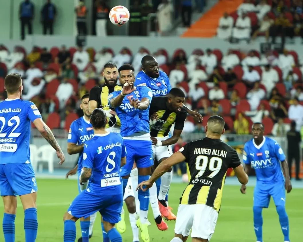 الهلال يتغلب على الاتحاد ويخطف صدارة الدوري السعودي