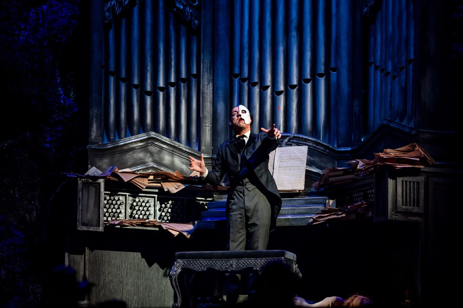 المسرحية الموسيقية العالمية " فانتوم أوف ذا أوبرا" التي تعرض لأول مرة في السعودية