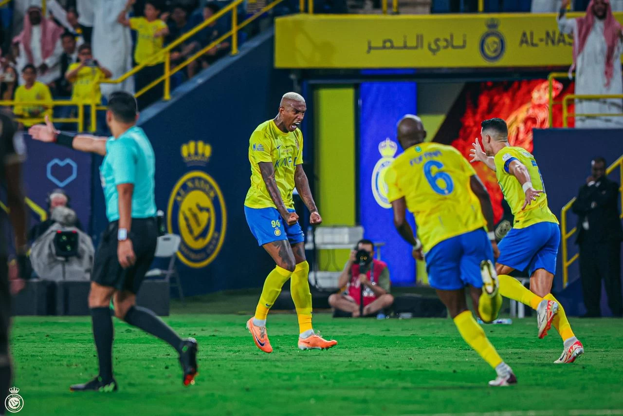 النصر يقلب الطاولة على ضمك ، والحزم ينتصر على الرائد برباعية.