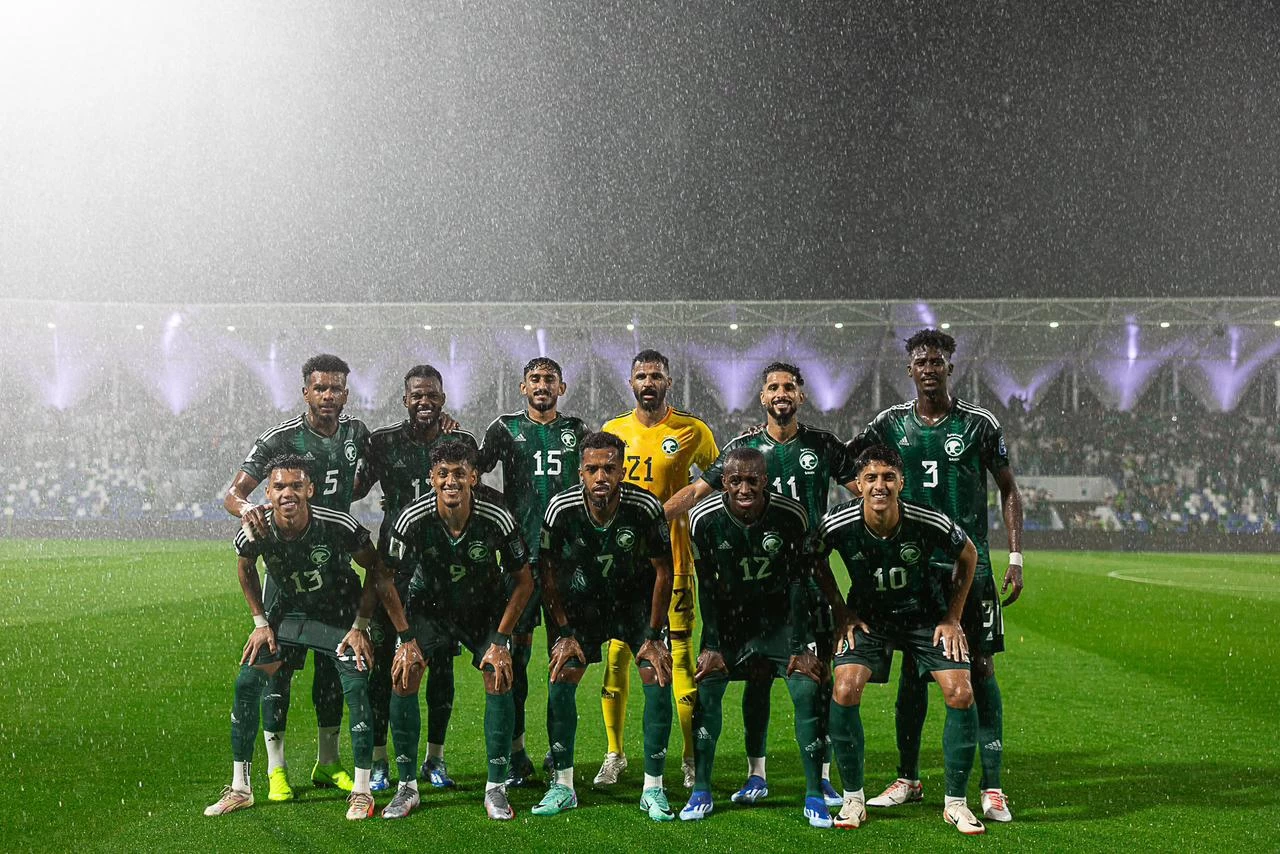 الأخضر ينجح في المهمة الأولى في التصفيات برباعية في مرمى باكستان.