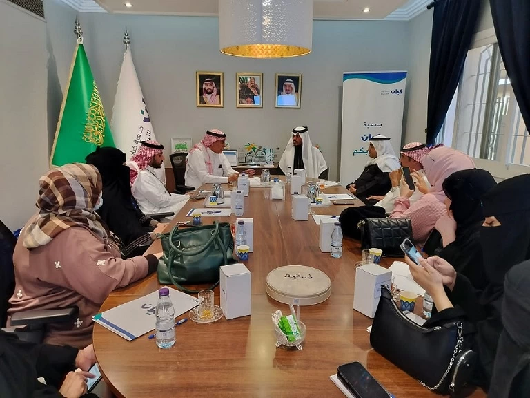فريق "النجاح" التطوعي يزور جمعية "كيان " ويبحث سبل التعاون معها