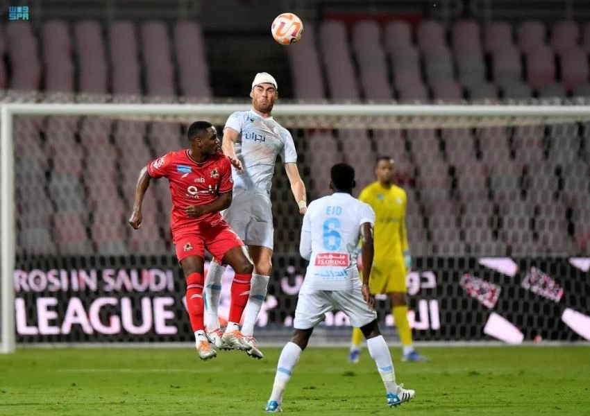 الأهلي يتعثر بالتعادل مع الرائد ، والوحدة يكسب نقاط الأخدود.