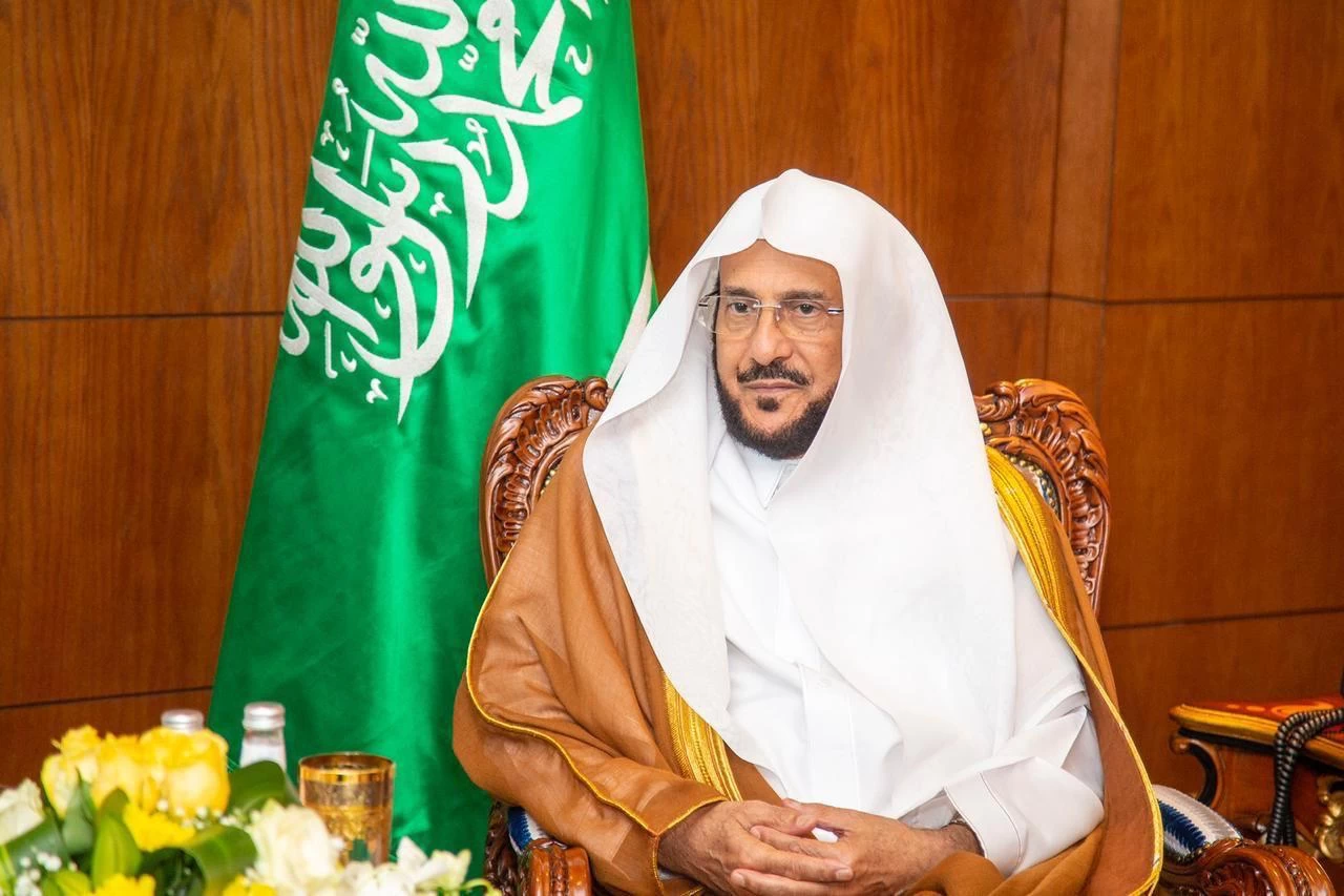 وزير الشؤون الإسلامية يقدّم واجب العزاء لحكومة وشعب دولة الكويت في وفاة صاحب السمو الشيخ نواف الأحمد الصباح