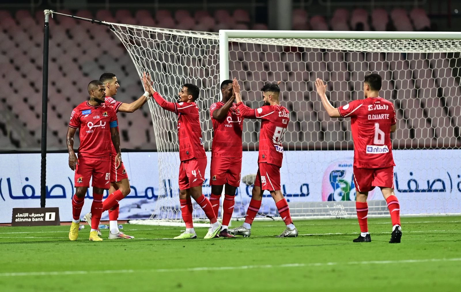 الوحدة يحقق فوزاً ثميناً على الرياض.