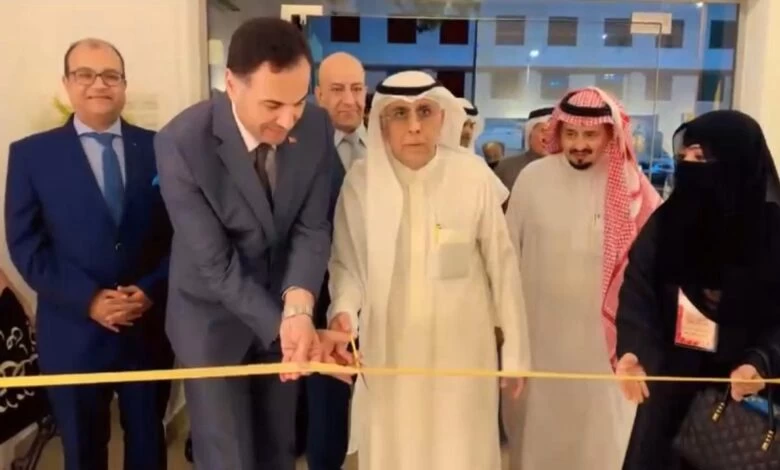 رجل الأعمال يوسف باشنفر يفتتح معرض الخريف الفني بجاليري القصبي