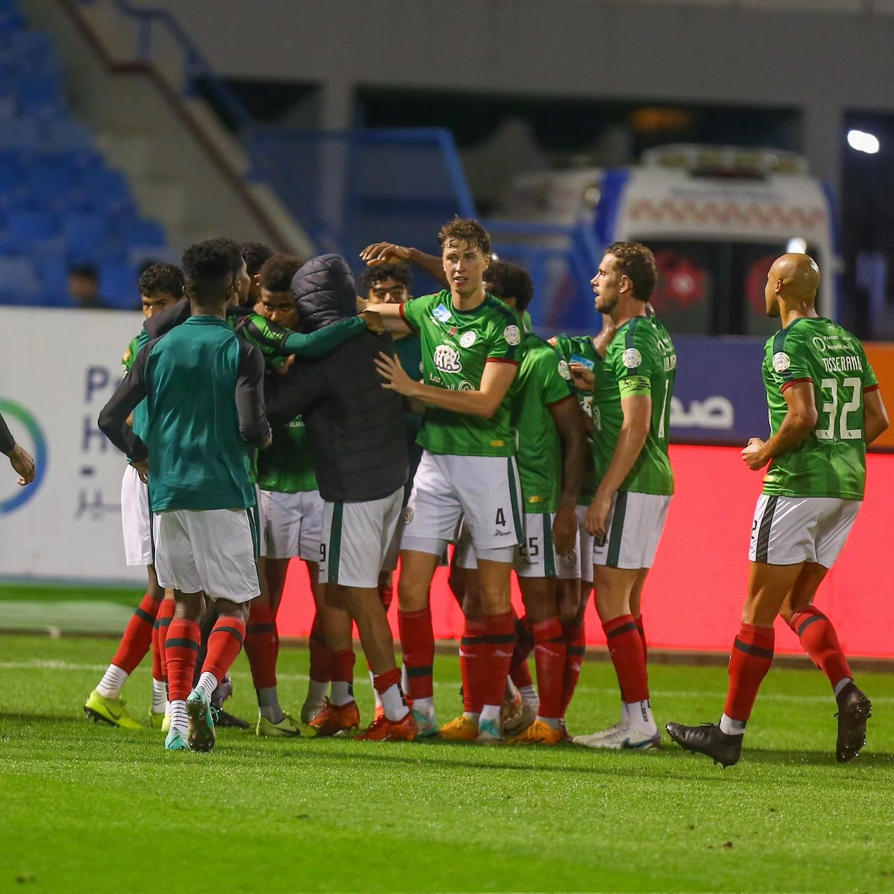 الاتفاق يتعادل مع الحزم والرياض يفوز على ضمك.