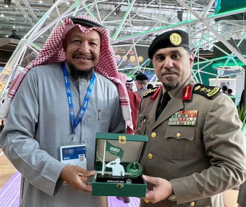 الزميل الإعلامي "سعيد العجل" يتلقى تكريماً من وزارة الداخلية