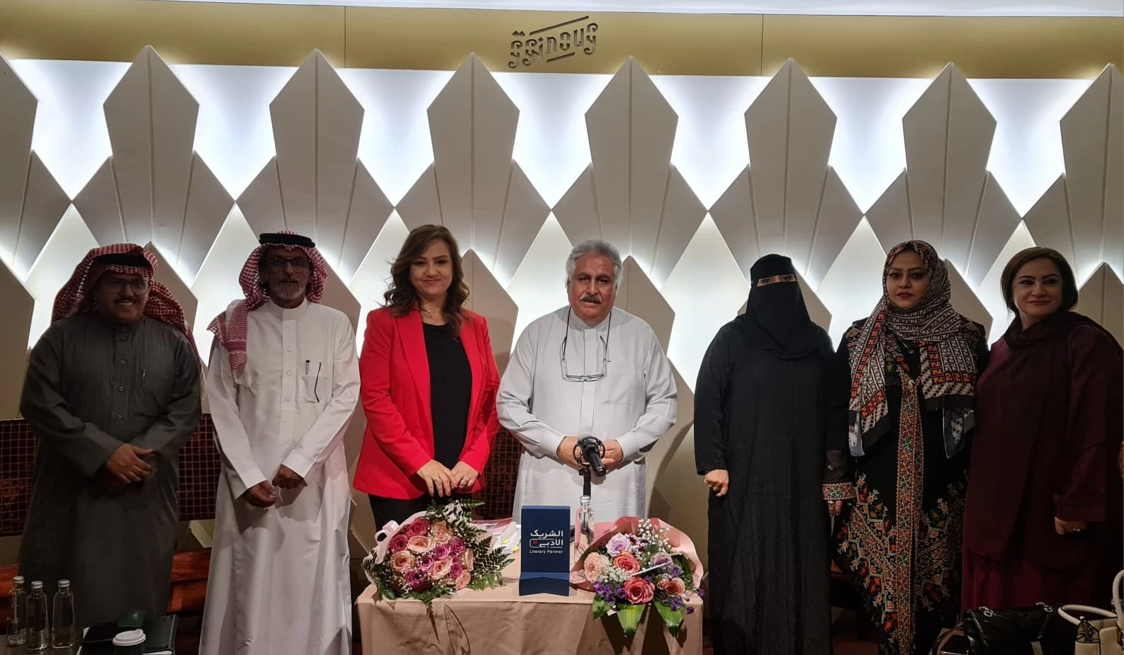 أمسية شعرية فاقت حد الإعجاب : جدة تستضيف الشعراء في ليلة الحب  