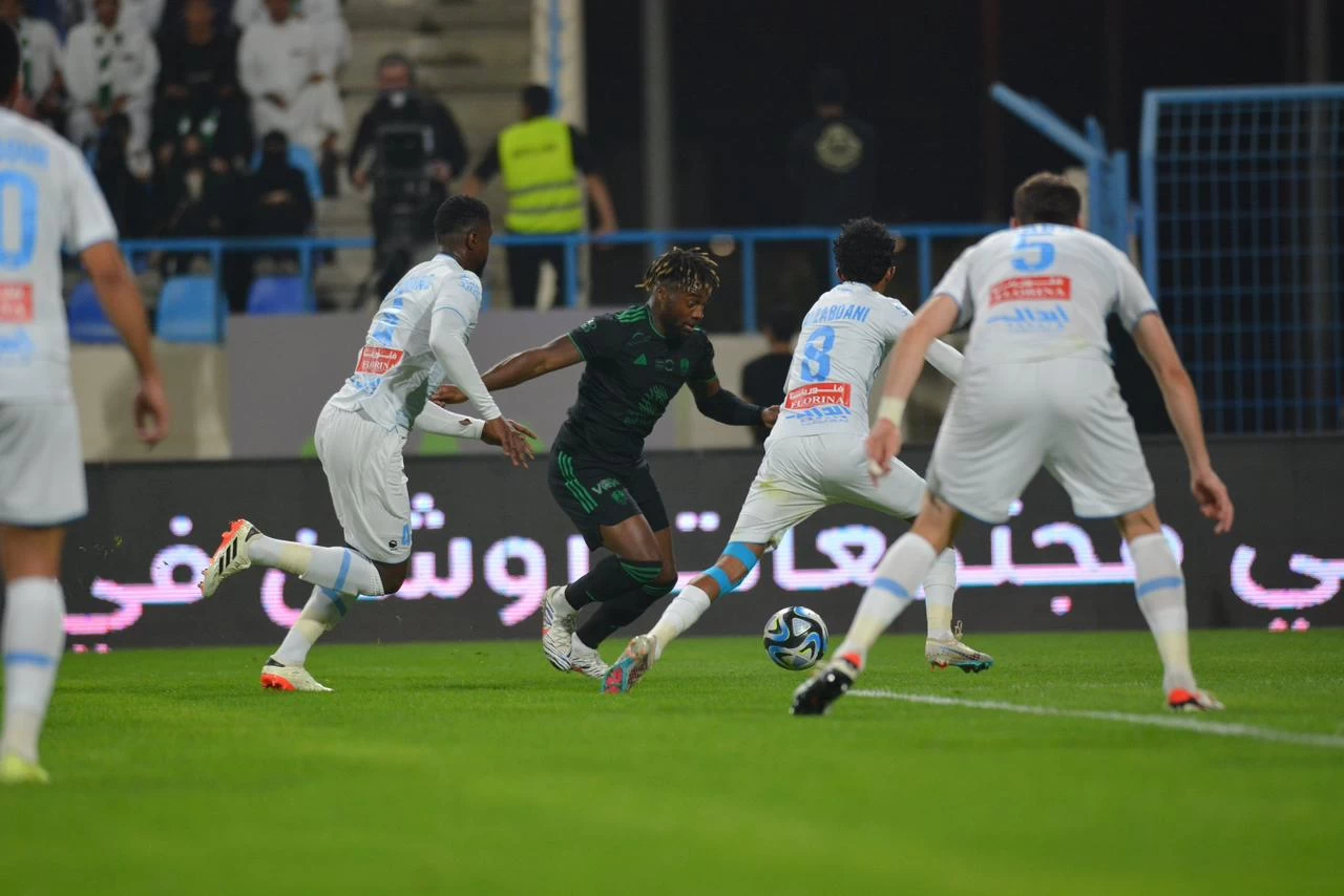 الأخدود يفوز على الأهلي بثلاثية ويكسر سلسلة انتصاراته. 