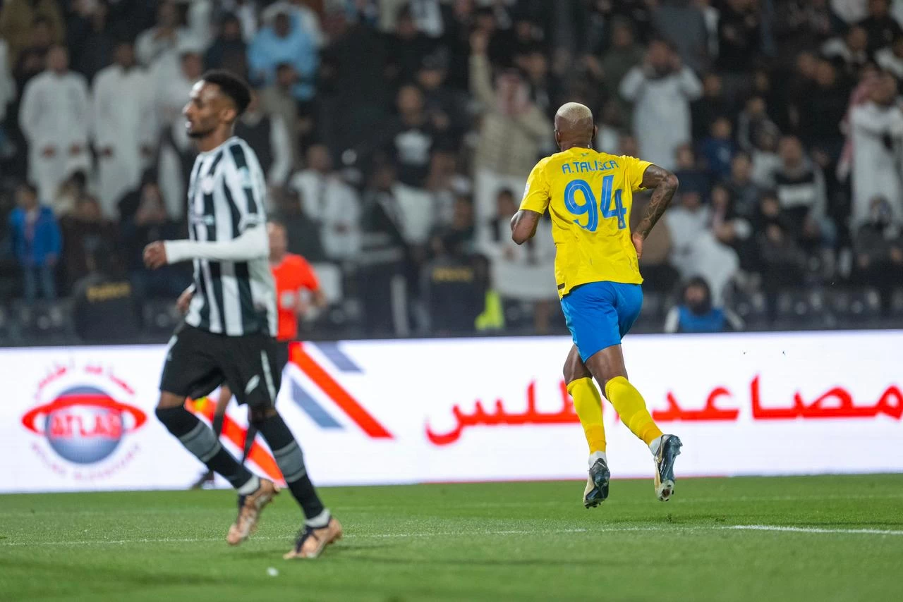 في لقاء قمة الجولة ، النصر يتجاوز عقبة الشباب بصعوبة.