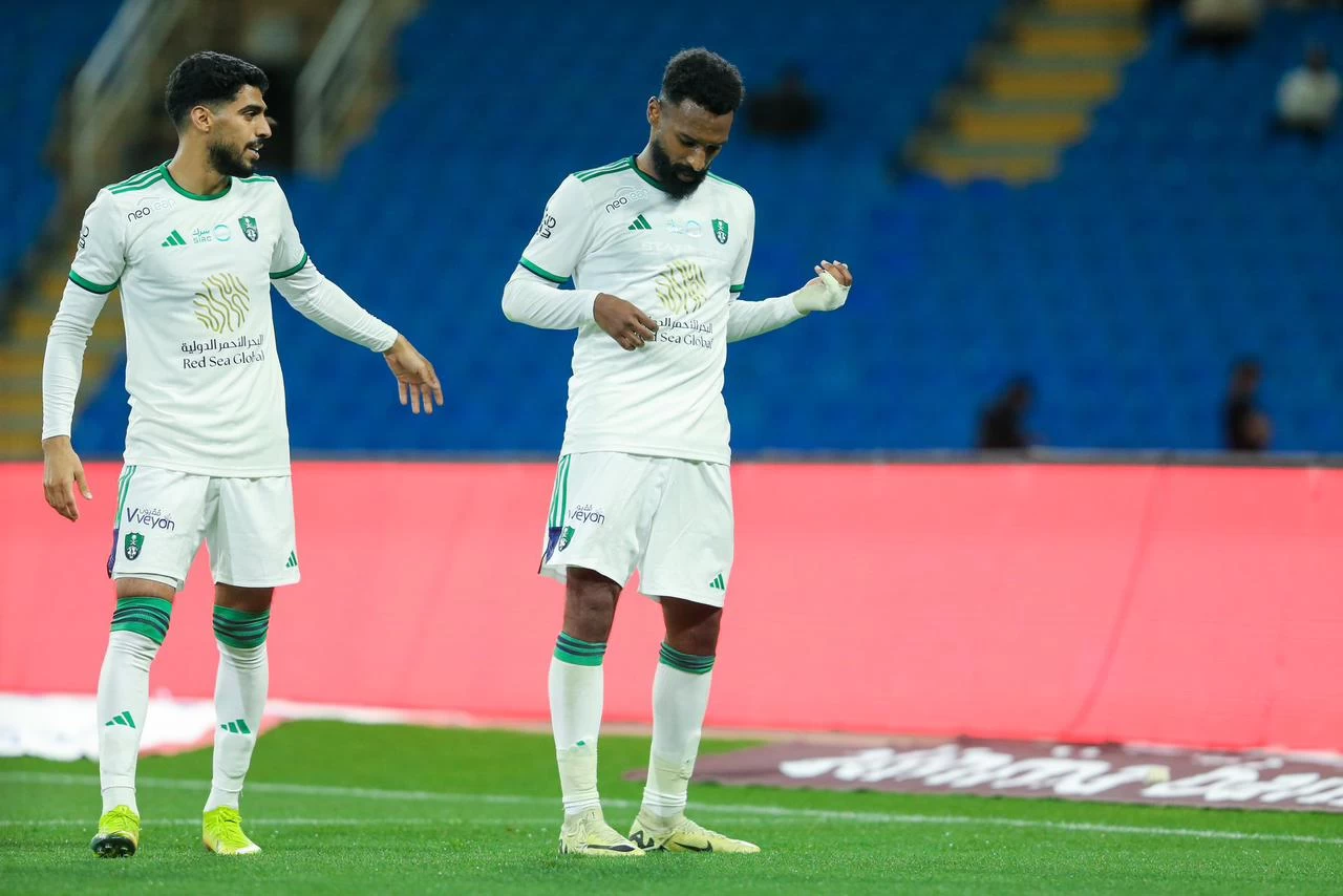 بهدف فراس البريكان ، الأهلي يكسب مواجهة التعاون.