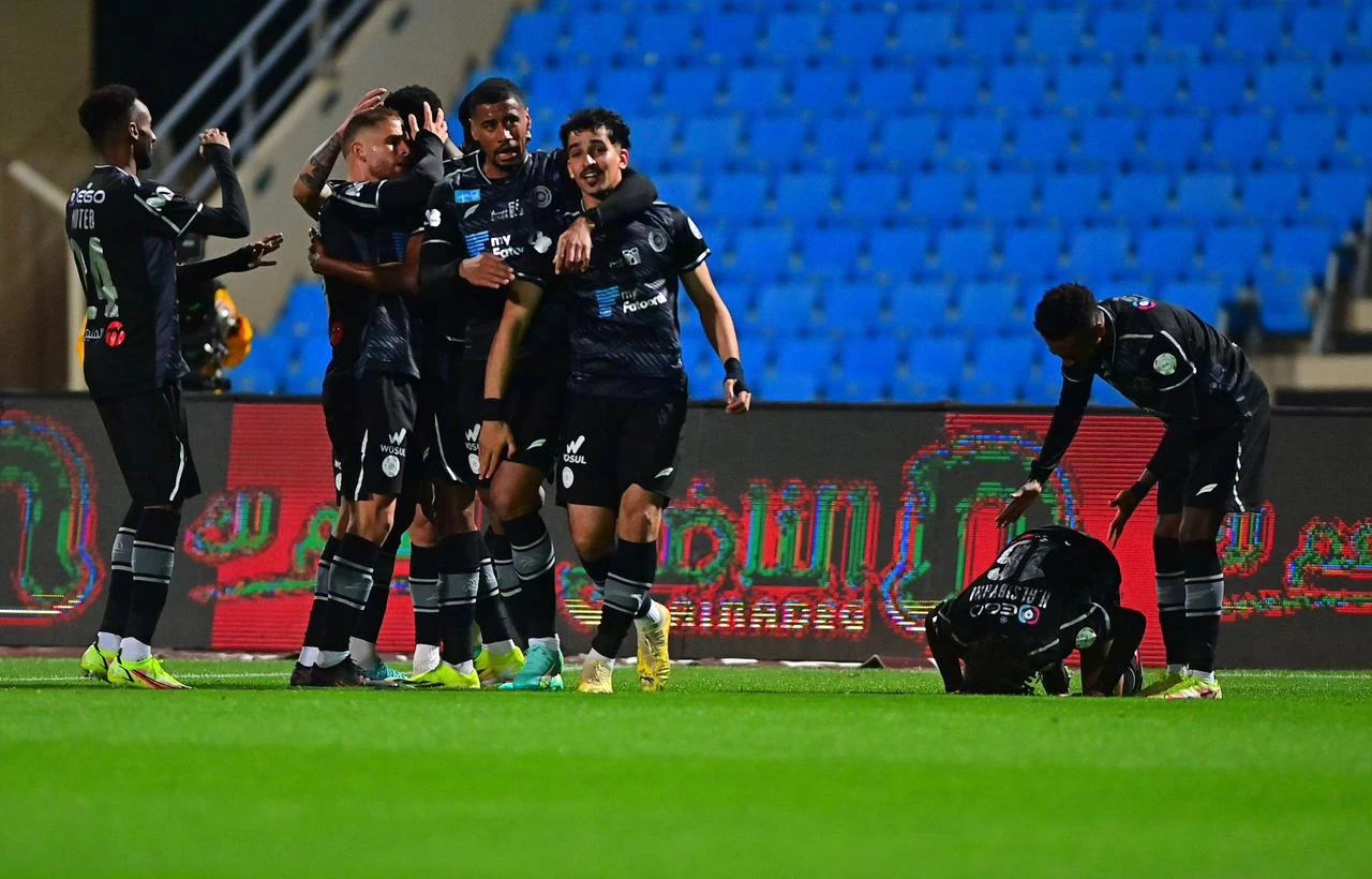 الشباب يعمّق جراح الحزم بثلاثية.