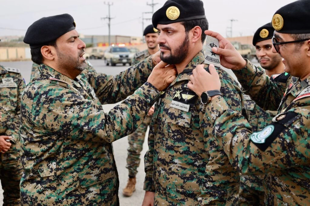 وكيل وزارة الداخلية لشؤون الأفواج يقلد قائد الفوج الأمني الأول بالعارضة رتبته الجديدة مقدم