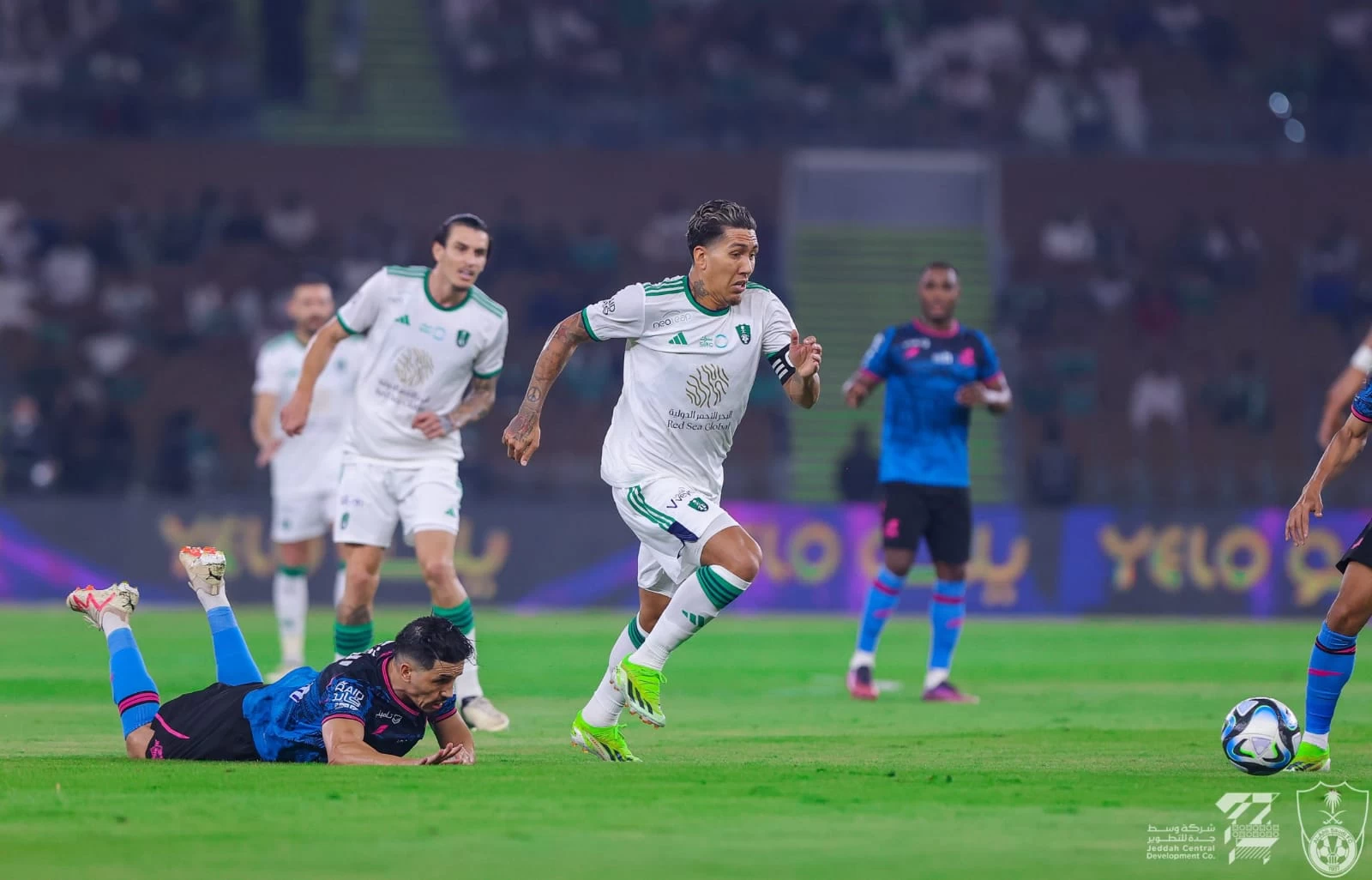 التعادل الإيجابي بهدف لمثله يحسم لقاء الأهلي والوحدة 