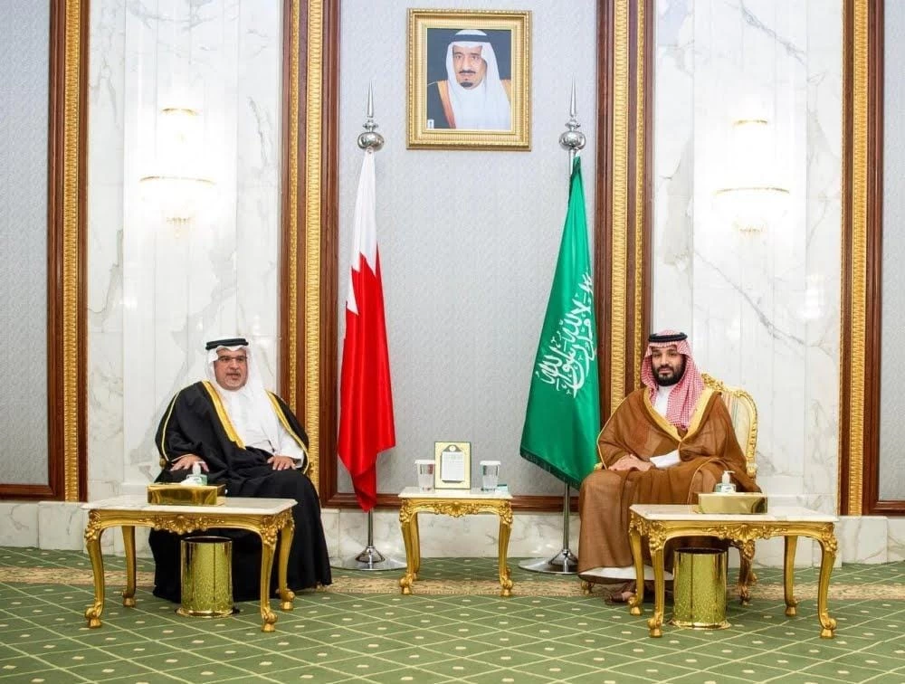 سمو ولي العهد يستقبل سمو ولي العهد في مملكة البحرين 