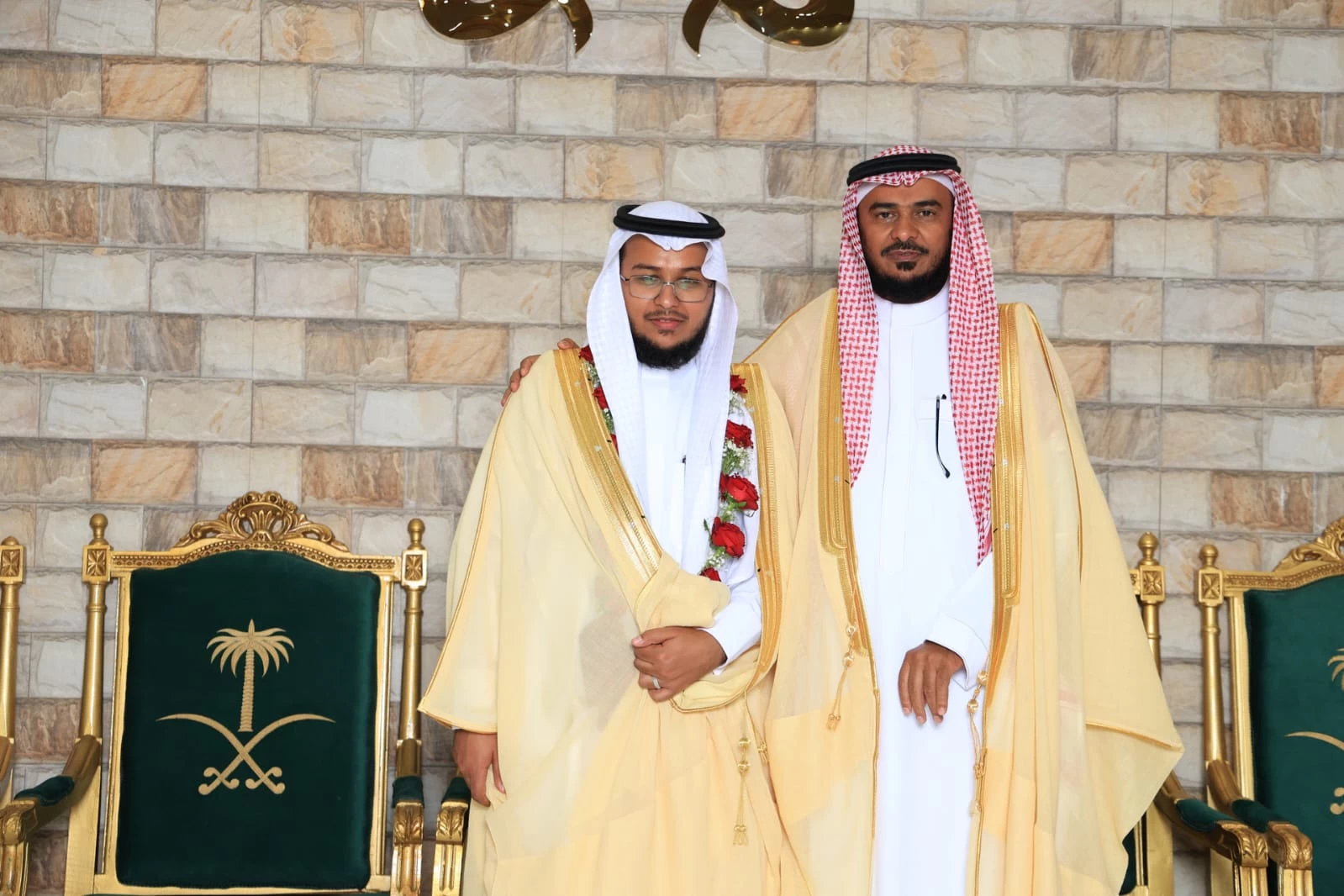 " القاضي " أسامة مشهور في القفص الذهبي