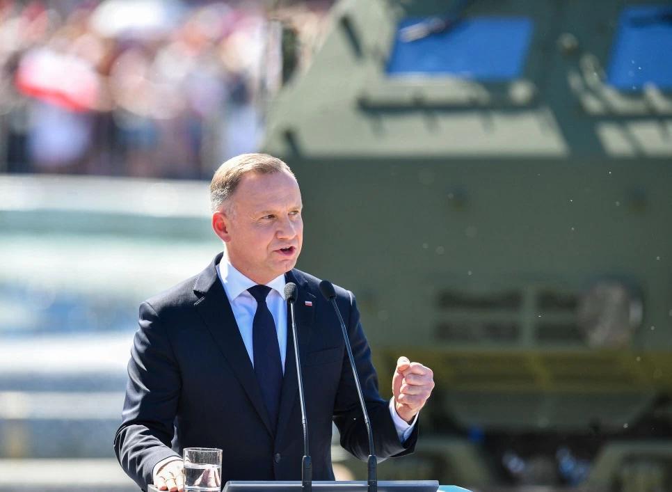 رئيس بولندا يؤكد استعداد بلاده لنشر أسلحة نووية على أراضيها