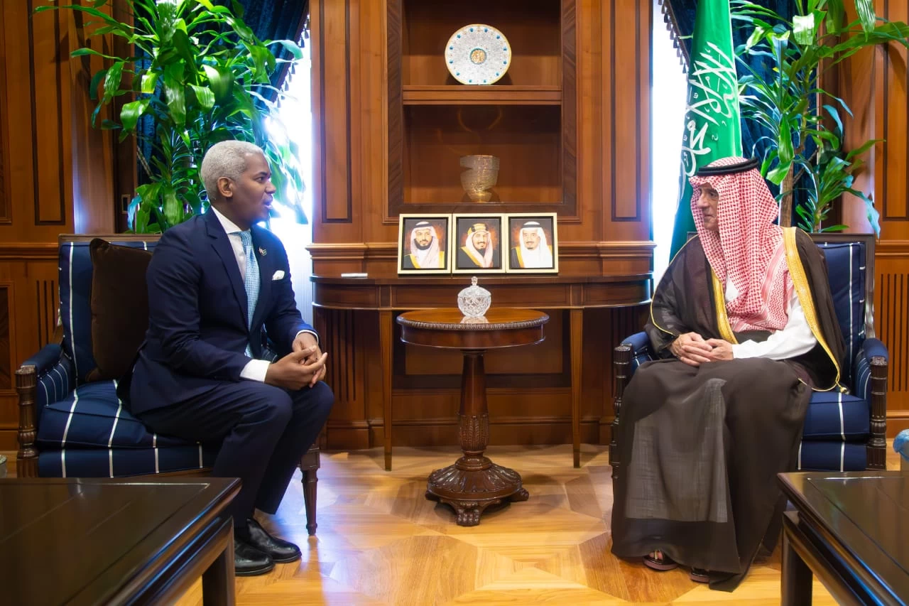 وزير الدولة للشؤون الخارجية يستقبل سفير جمهورية الدومينيكان لدى المملكة