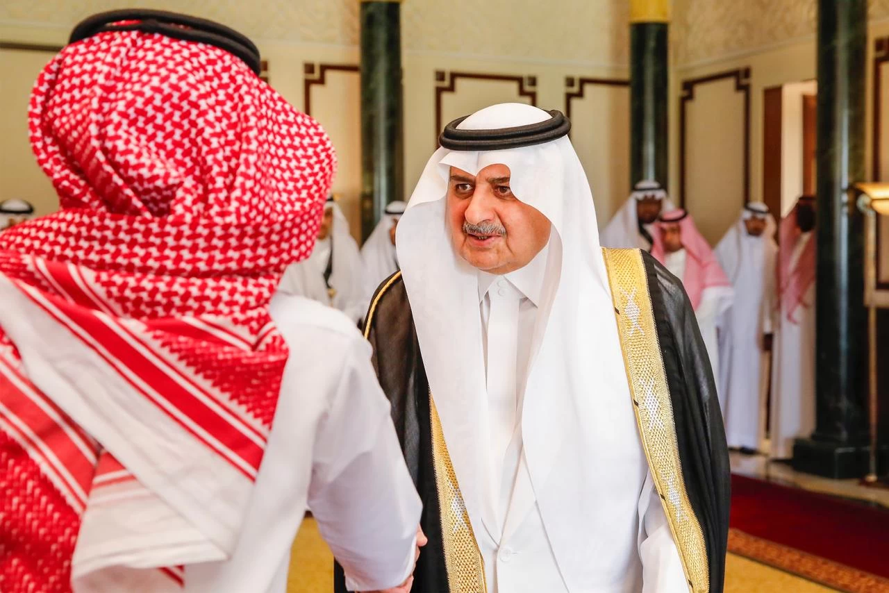 أمير تبوك يستقبل أبناء علي بن رفاده البلوي