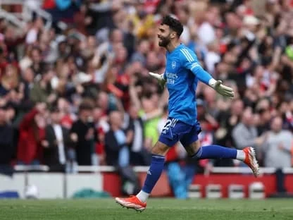 حارس أرسنال دافيد رايا يُتوج بـ"القفاز الذهبي"