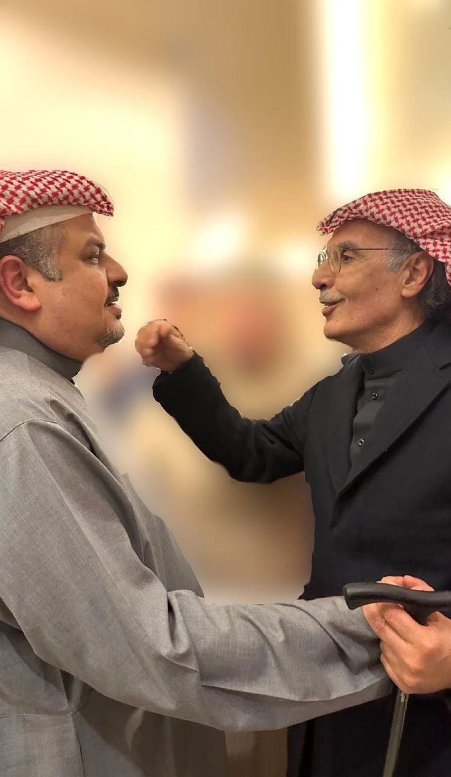 عبدالرحمن بن مساعد يرثي الراحل بدر بن عبدالمحسن بقصيدة "البدر غاب"