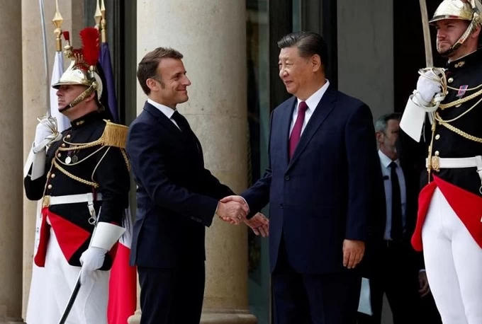 الرئيس الصيني يصل إلى قصر الإليزيه للقاء ماكرون