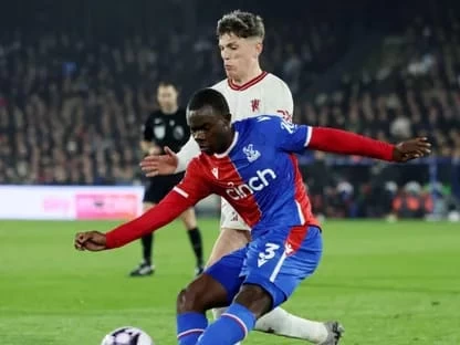 كريستال بالاس يلقن مانشستر يونايتد درساً قاسياً ويهزمه برباعية