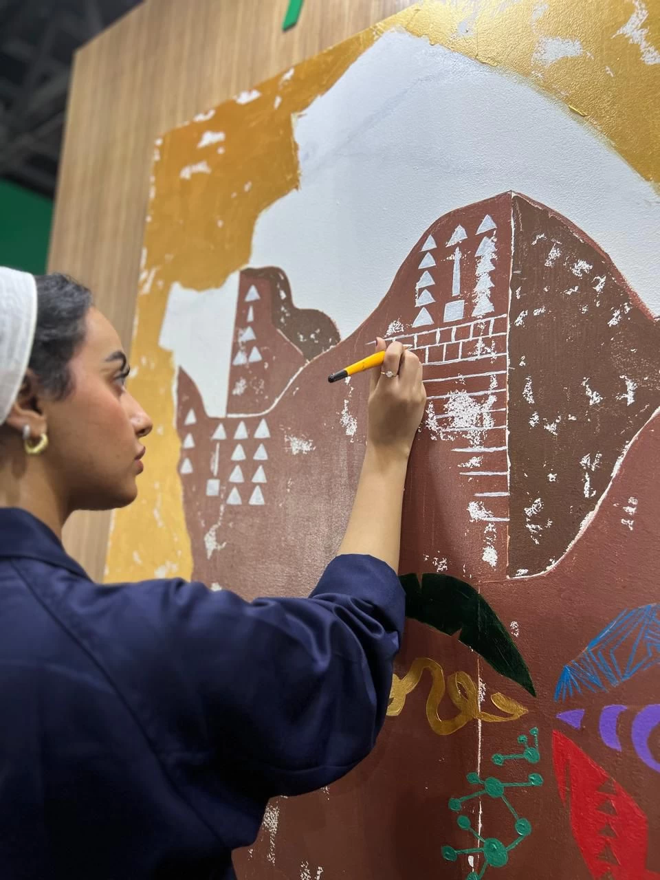 "الهنوف قديمي" نشرت الفن التشكيلي محاكاة للتراث السعودي