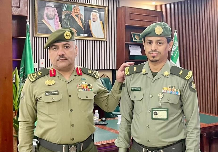 مدير جوازات جازان اللواء الحواس يقلد «كريري» رتبة «رئيس رقباء»