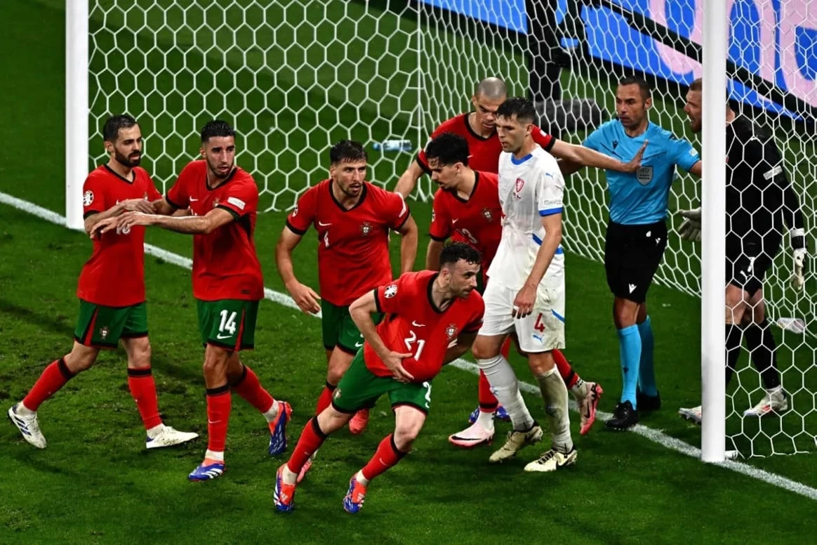 كونسيساو يقود البرتغال للفوز على التشيك في الوقت القاتل