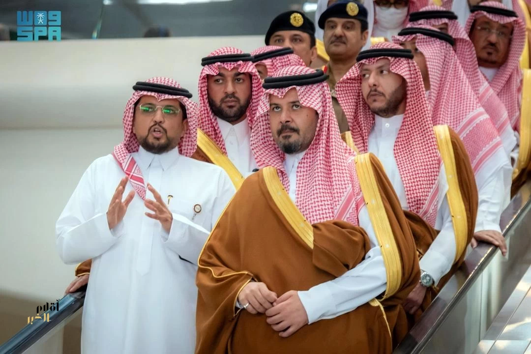 أمير منطقة المدينة المنورة يتفقد محطة قطار الحرمين