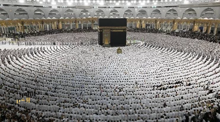 الحرمان الشريفان يستقبلان ملايين القاصدين في ليلة ختم القرآن