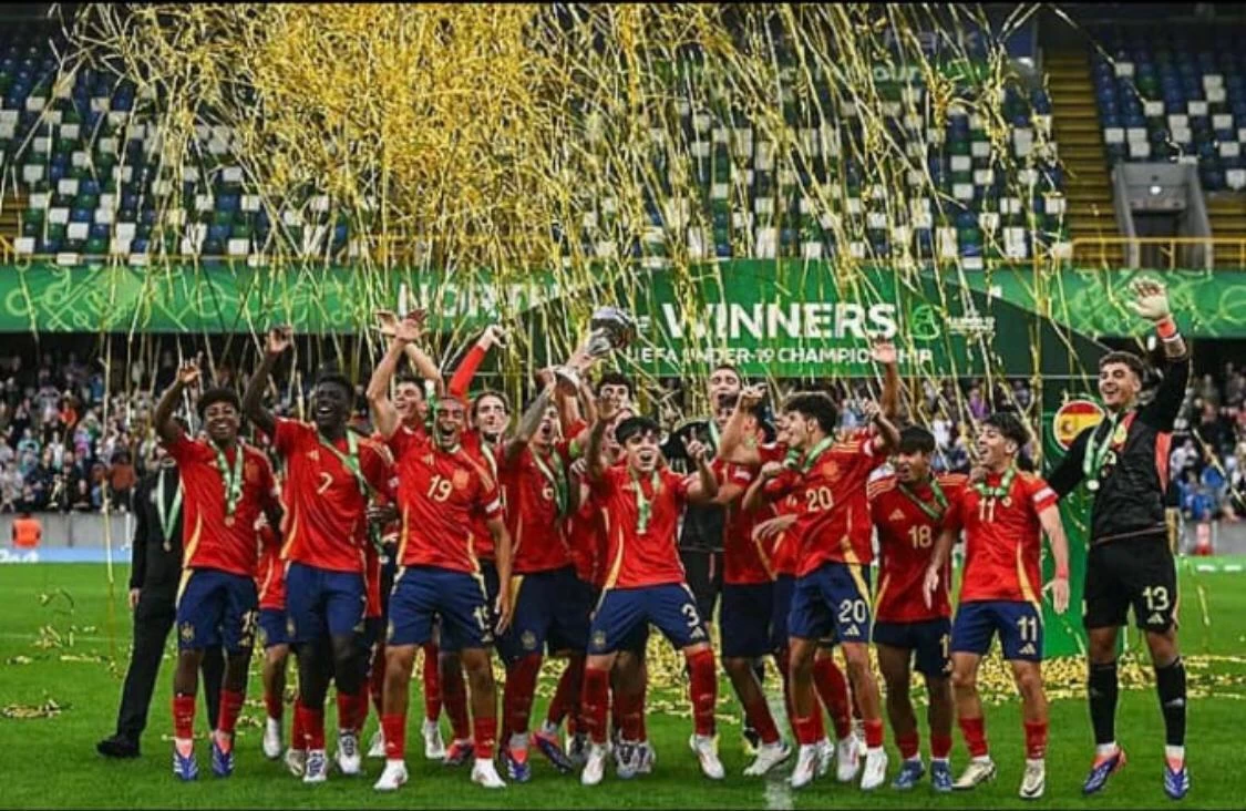 إسبانيا تحقق كأس الأمم الأوروبية