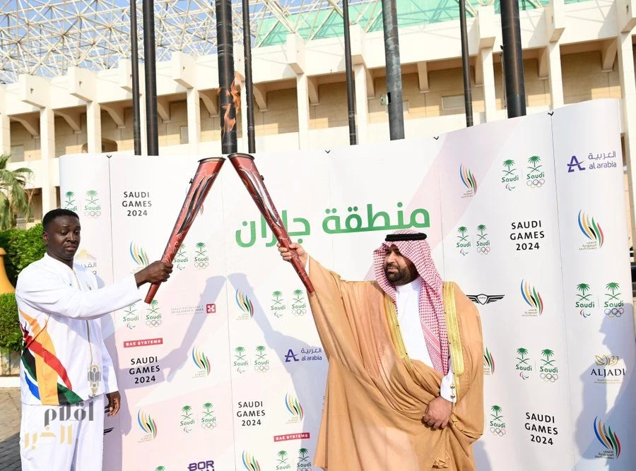 نائب أمير جازان يتسلم شعلة دورة الألعاب السعودية 2024