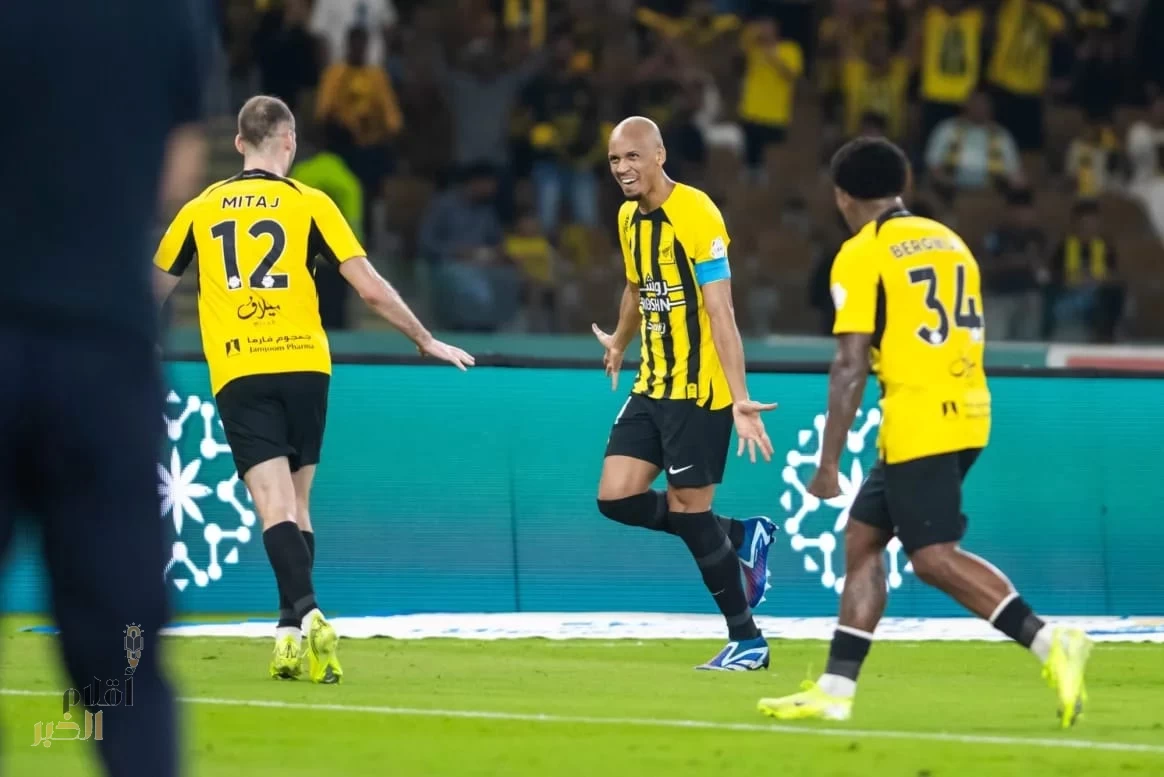 الاتحاد ينتزع صدارة الدوري بثنائية في شباك الفتح