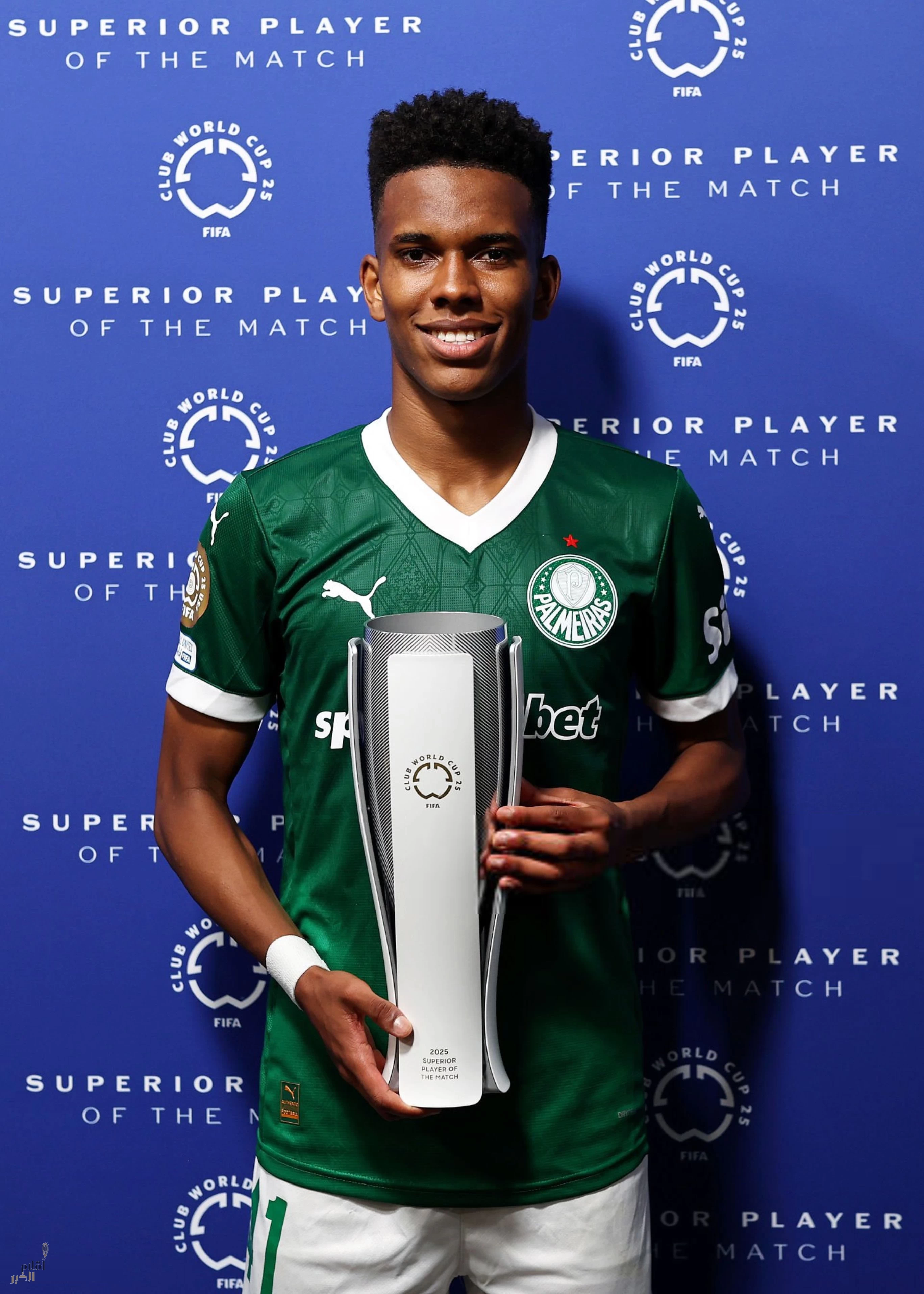 إستيفاو يُبهر العالم ويُودّع بالميراس بدمعة امتنان