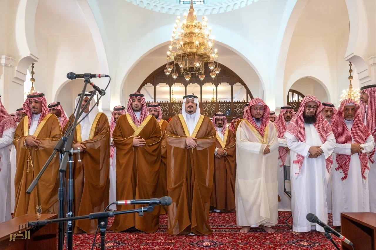 سمو نائب أمير منطقة الرياض يؤدي صلاة الميت على عبدالرحمن بن صالح الشثري